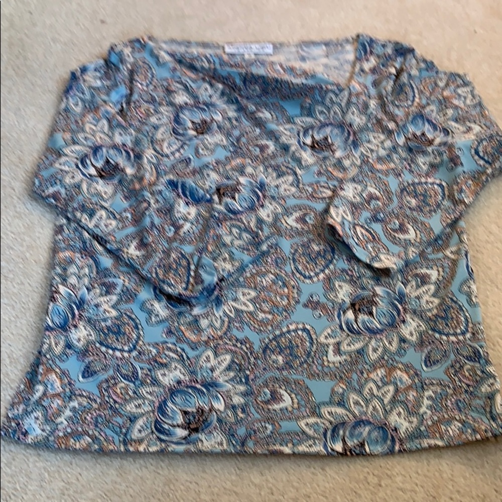 Blue floral print top